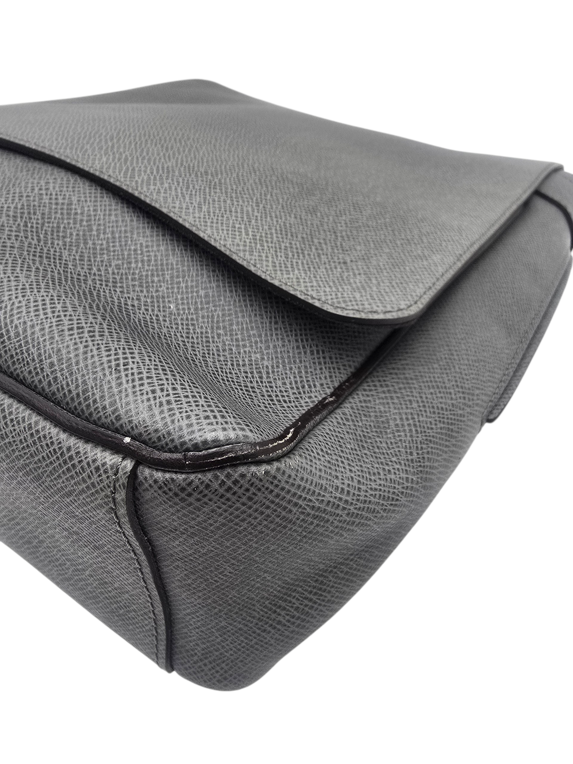 Roman MM Grey Messenger in Taiga Leather, Silver hardware