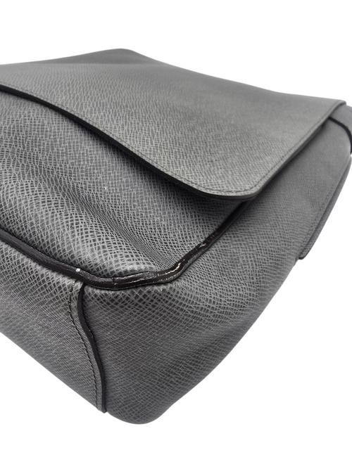 Roman MM Grey Messenger in Taiga Leather, Silver hardware