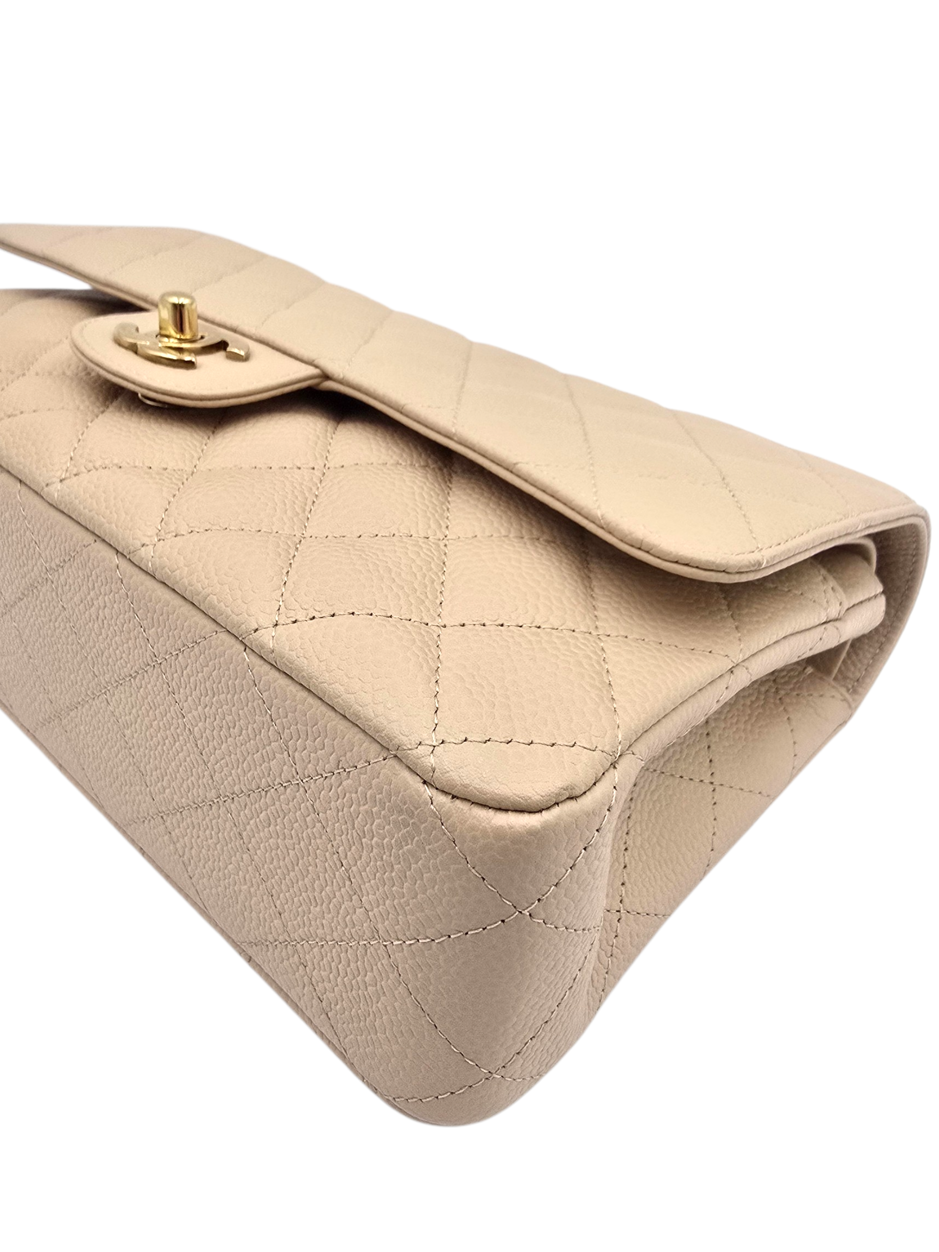 Classic Shoulder Bag Medium Beige in Caviar Leather, Gold hardware