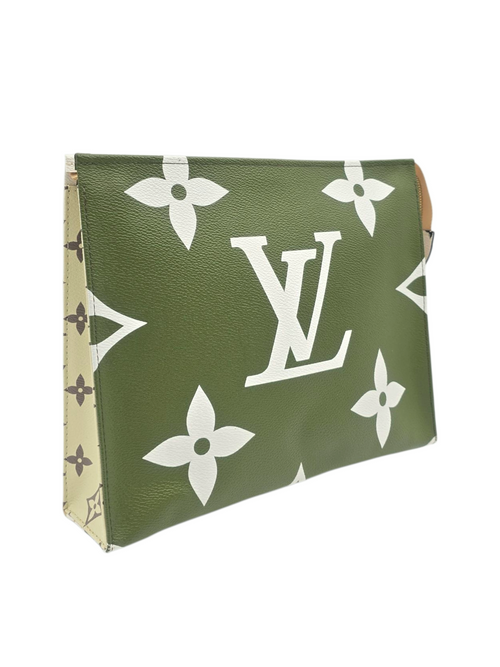 Louis Vuitton Monogram Pouch Green Clutch in Coated Canvas, Light Gold hardware_1